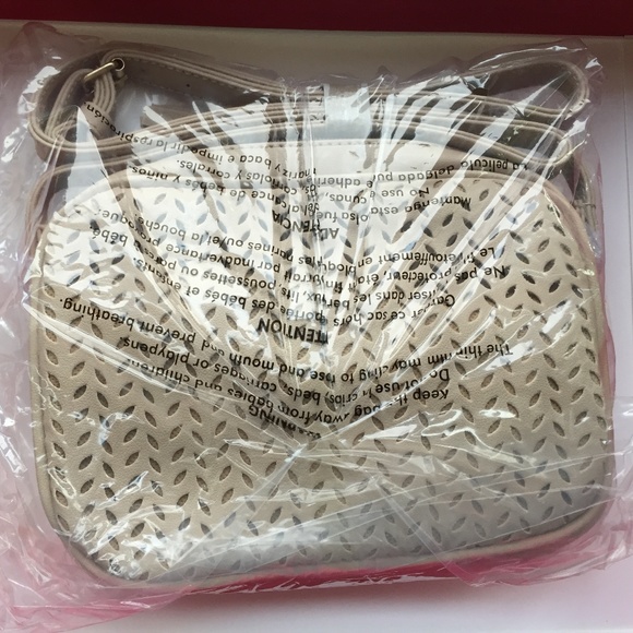 Summer & Rose Crossbody Purse - Picture 2 of 3